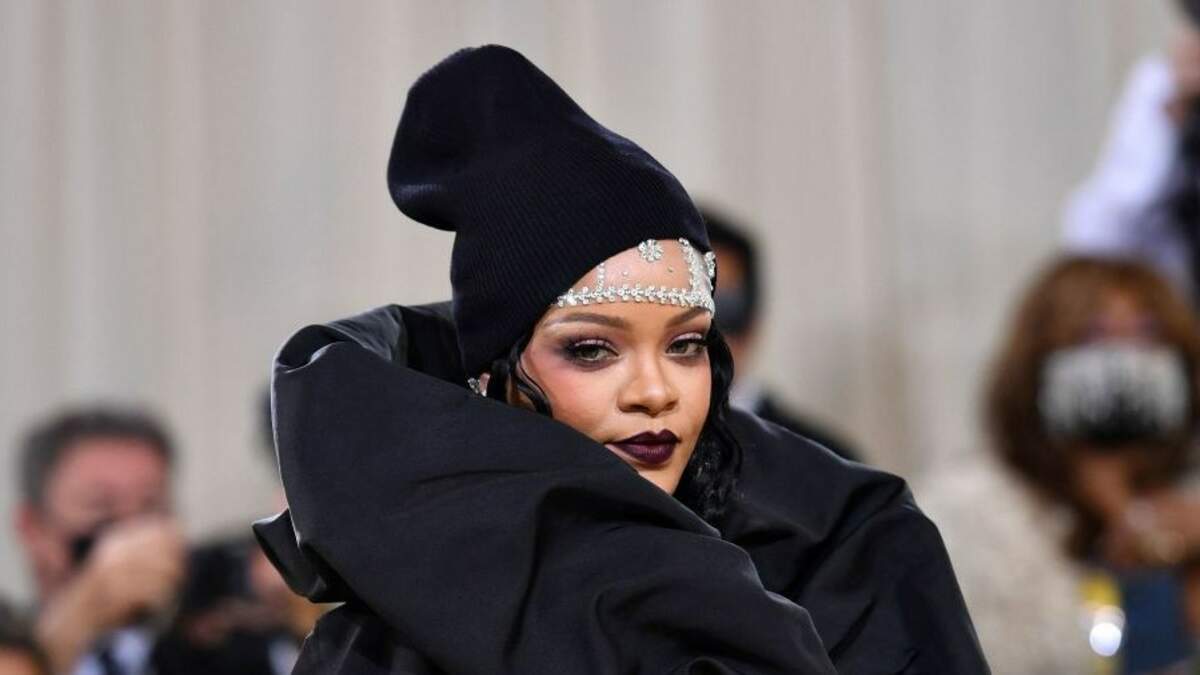 Rihanna's Gunna Halloween Costume 2021 — Photos Of Her As The Rapper –  Hollywood Life