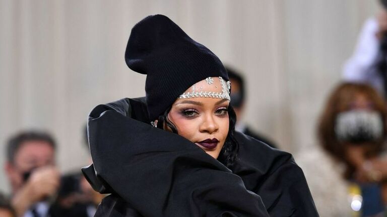 Rihanna makes fans do a double take as she dresses up like rapper Gunna for  Halloween