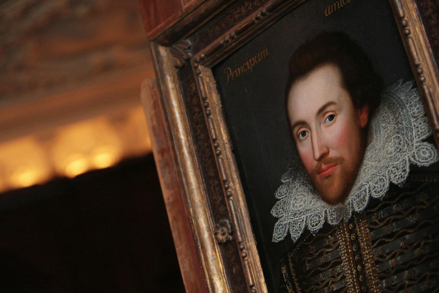 A portrait of William Shakespeare is pic
