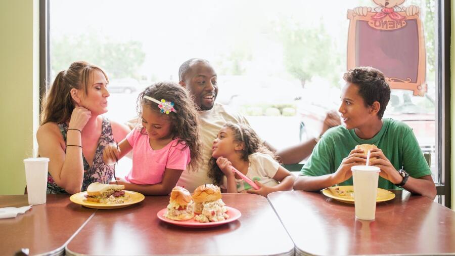 this-is-arizona-s-best-family-friendly-restaurant-iheart