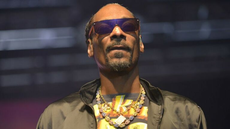 Snoop Dogg included a tribute to his late mother in Super Bowl performance