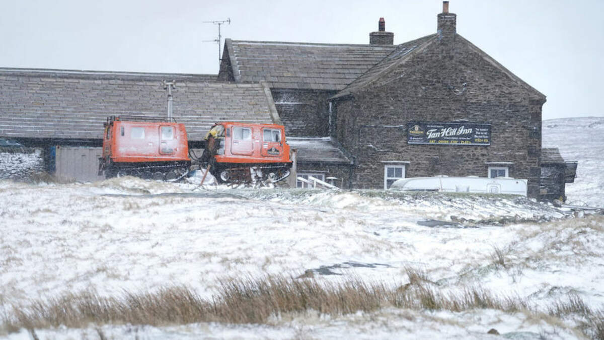 Oasis Cover Band, Patrons, Staff Stranded at Remote Pub in England