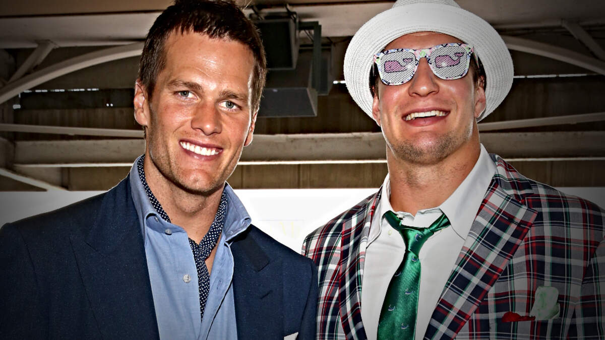 Tom Brady FaceTimes with high school team after they text Sean Murphy- Bunting by mistake