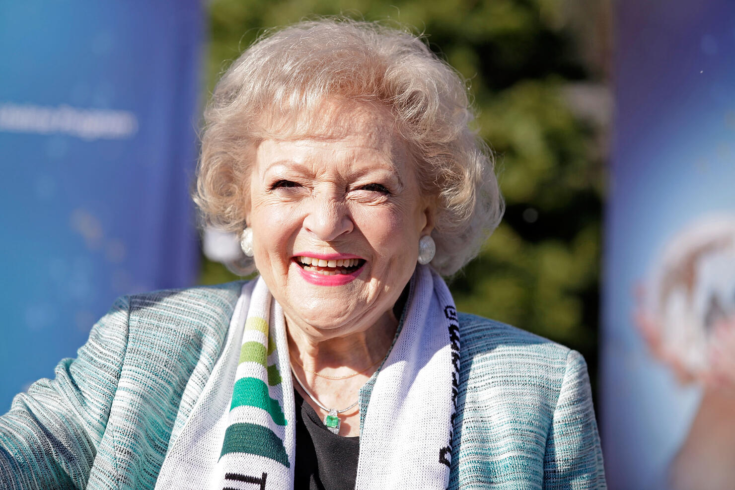 Betty "White Out" Tour At The Los Angeles Zoo With The Lifeline Program
