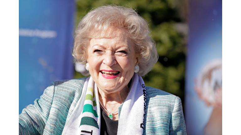 Betty "White Out" Tour At The Los Angeles Zoo With The Lifeline Program