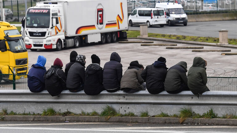 TOPSHOT-FRANCE-BRITAIN-MIGRANTS-CALAIS