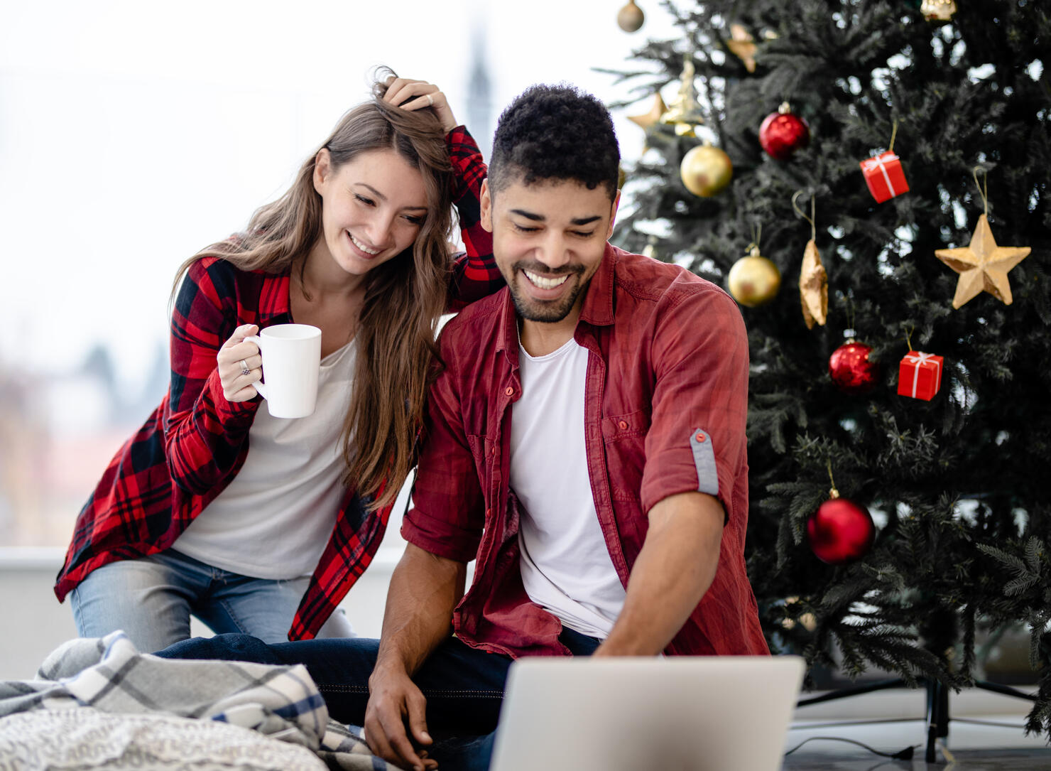 Couple celebrating New year at home
