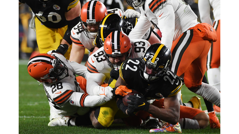 Cleveland Browns v Pittsburgh Steelers