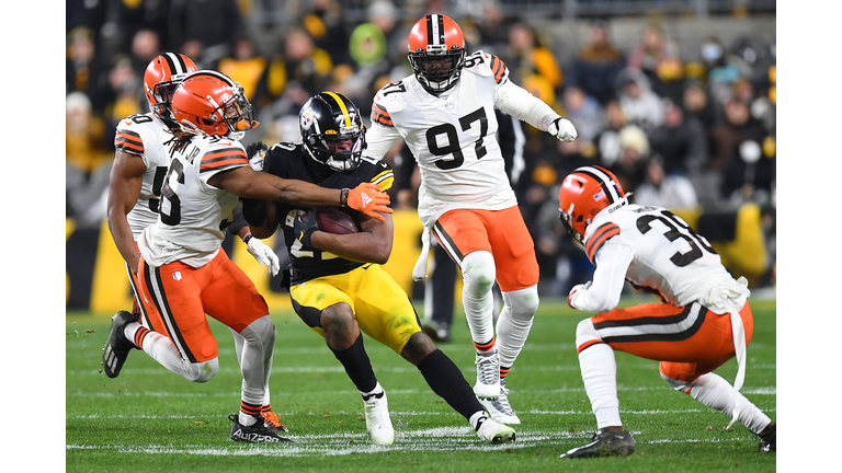 Cleveland Browns v Pittsburgh Steelers