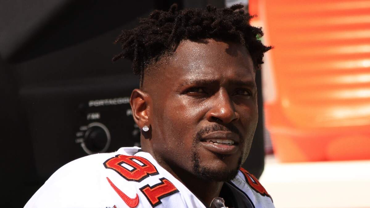 Antonio Brown releases statement following mid-game exit