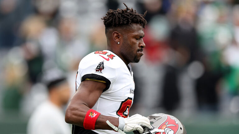 Tampa Bay Buccaneers v New York Jets
