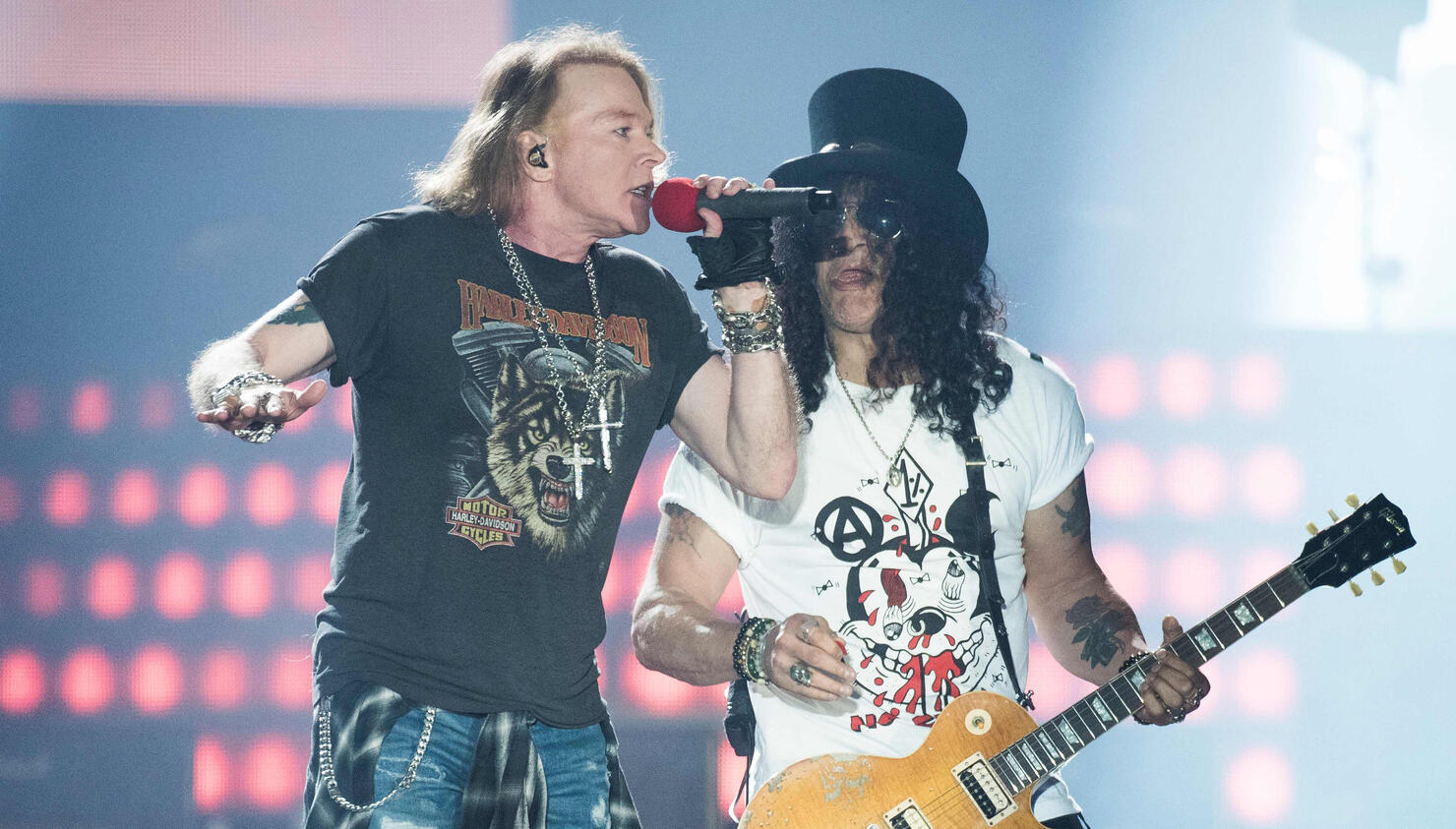 Guns N' Roses se apresenta com formação original e 'novo' Axl