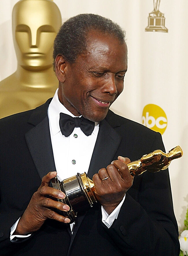 US actor Sidney Poitier admires his honorary Oscar