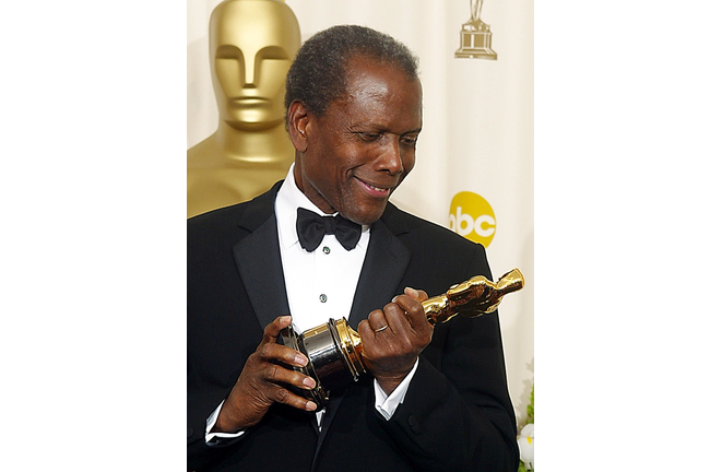 US actor Sidney Poitier admires his honorary Oscar