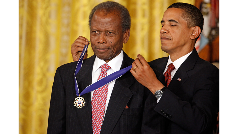 Obama Honors Sixteen With Congressional Medal Of Freedom