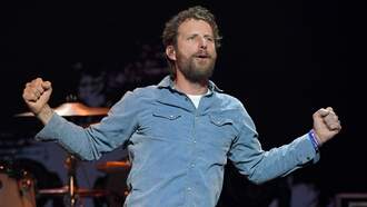 Dierks Bentley Flies Off His Bike While Riding Around In The Snow