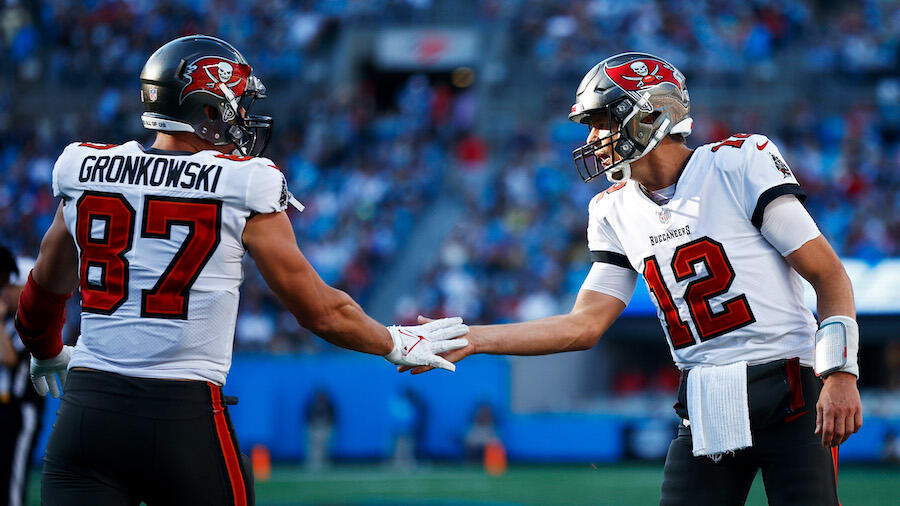 Bucs beat Panthers 41-17, earn No. 2 playoff seeding in NFC