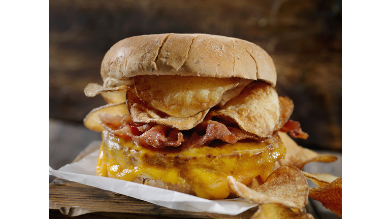 The Crunch Burger - Bacon Cheddar Burger with Handmade Potato Chips