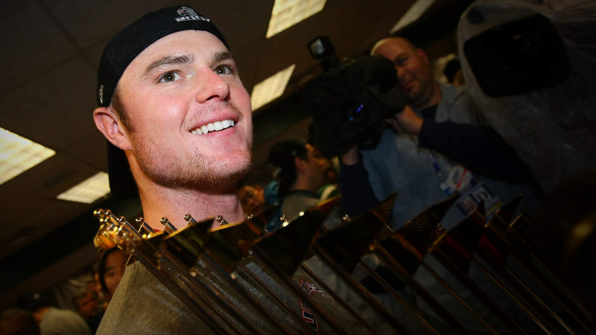 Jon Lester, a three-time World Champion, announces retirement