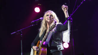 Miranda Lambert Films With Her 'Bestie' In New Behind-The-Scenes Video