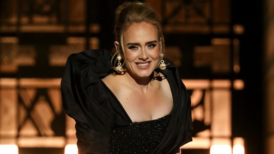 Adele Facetimes Stunned Fans Who Traveled To Vegas For Weekends Residency Iheart