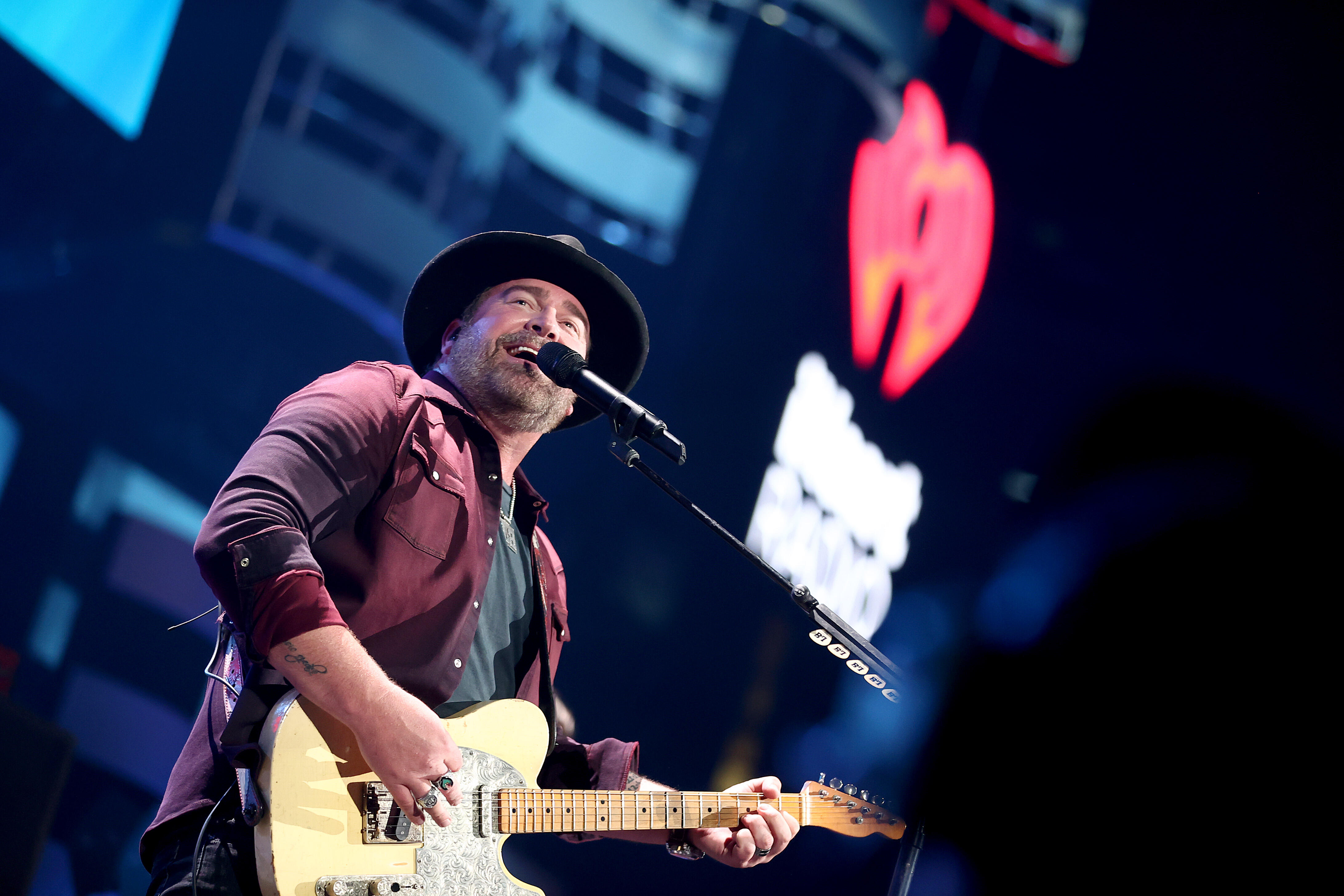 Lee Brice Proves He Knows How To Party In His Latest Music Video |  iHeartCountry Radio