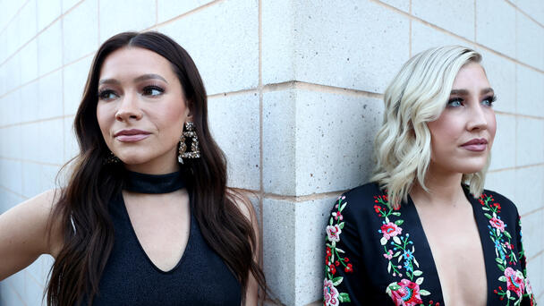 Maddie & Tae Find Beauty 'Through The Madness' On Their New Album