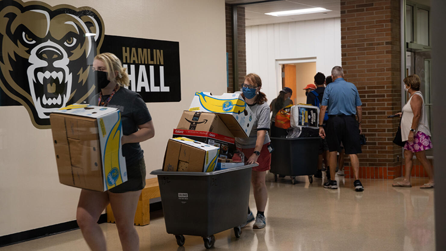 Students Return To Oakland University