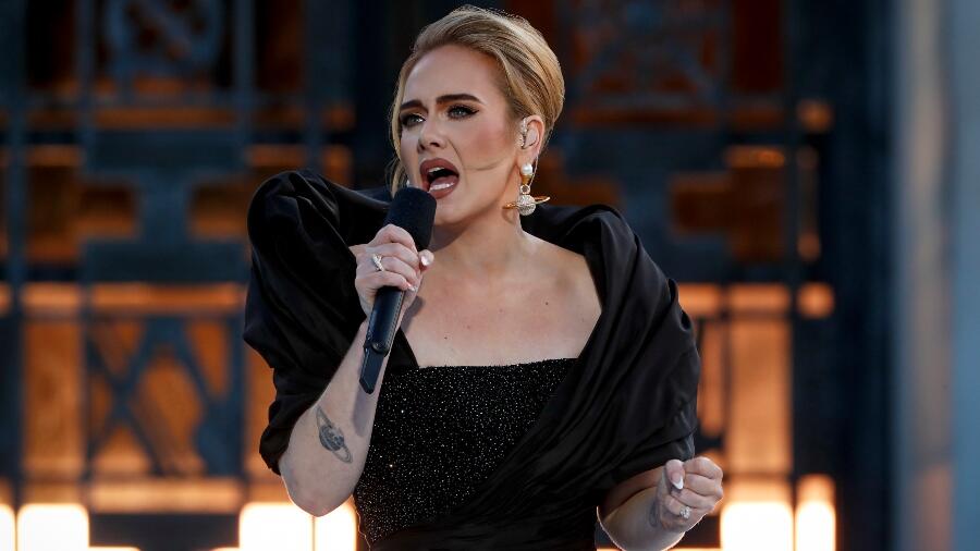 Adele Impersonator Offers Free Vegas Concerts For 'Weekends' Ticket