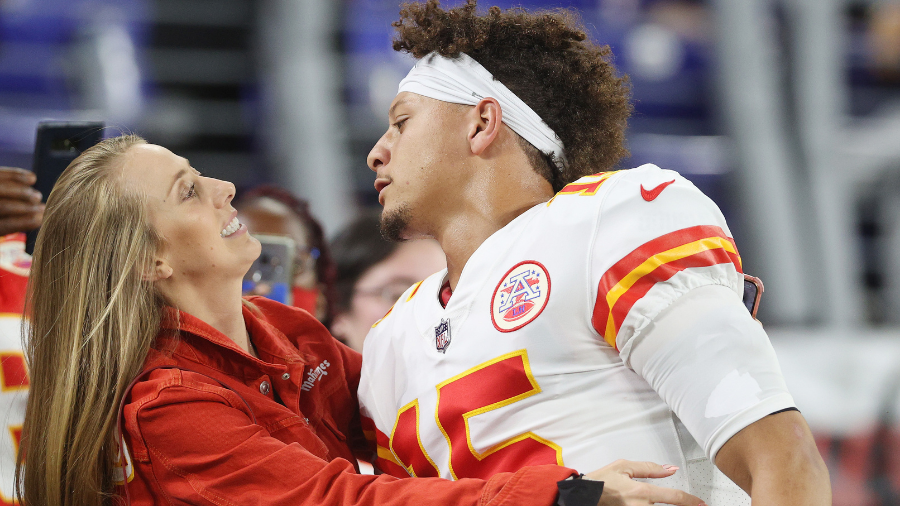 Twitter Roasts Patrick Mahomes' Brother, Fiancée Again After Viral Video