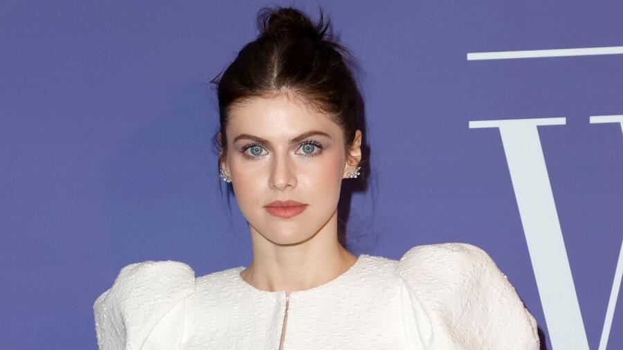 Man With A Gun Arrested Outside 'Baywatch' Star Alexandra Daddario's ...