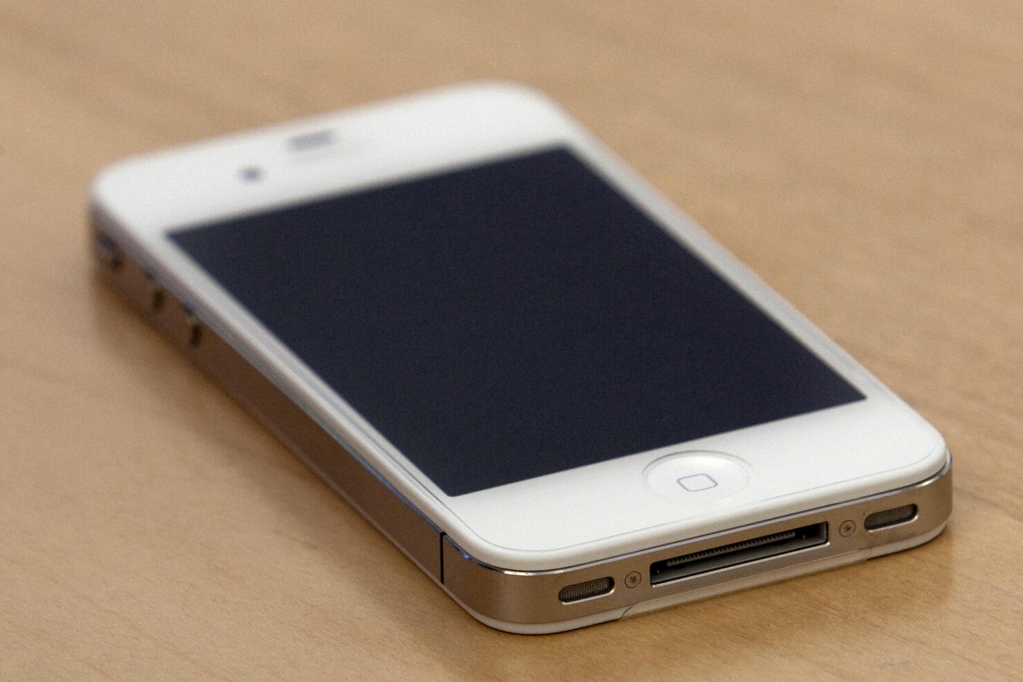 Apple Debuts White Version Of Its Popular iPhone