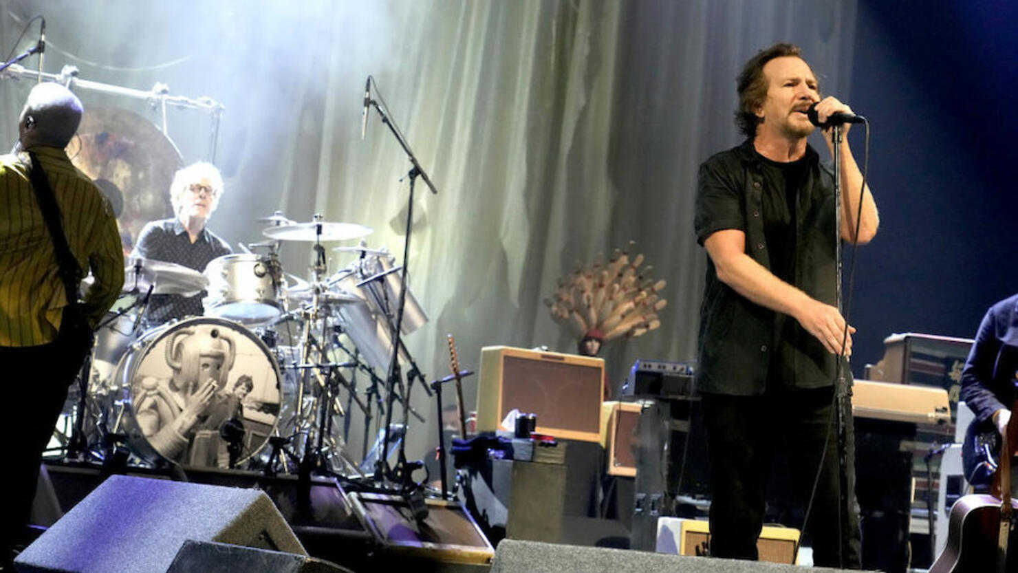 Eddie Vedder Performs At The Youtube Theater