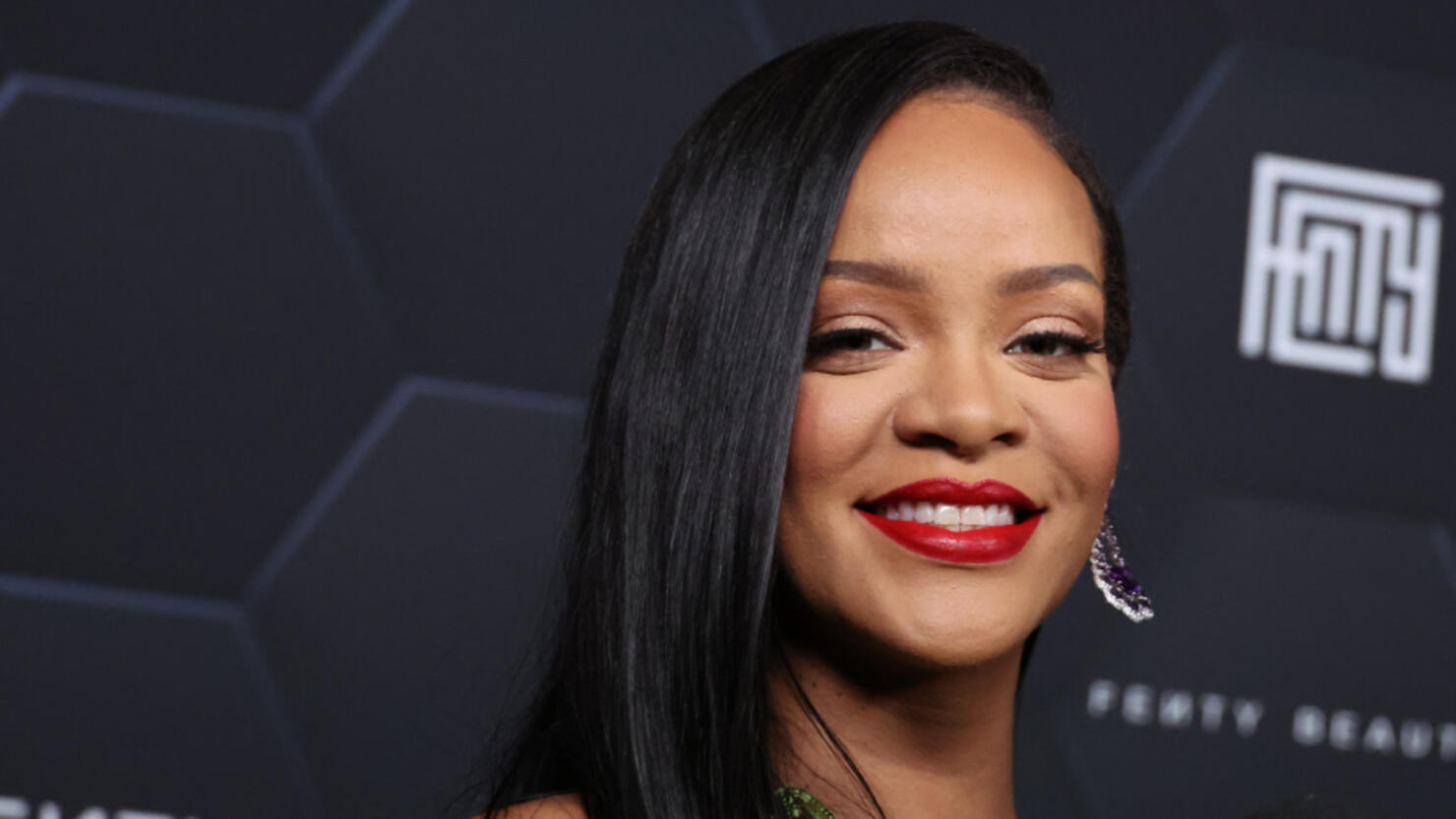 Rihanna is now a billionaire! – myTalk 107.1