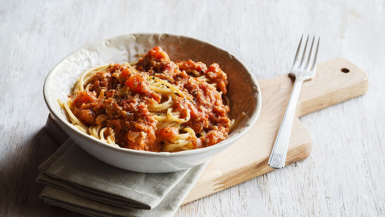 Spelt whole grain spaghetti with vegan Bolognese made of green spelt and sunflower seed