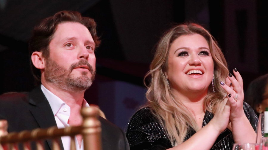 Kelly Clarkson And Brandon Blackstock Finally Reach Divorce Settlement Iheart 1631