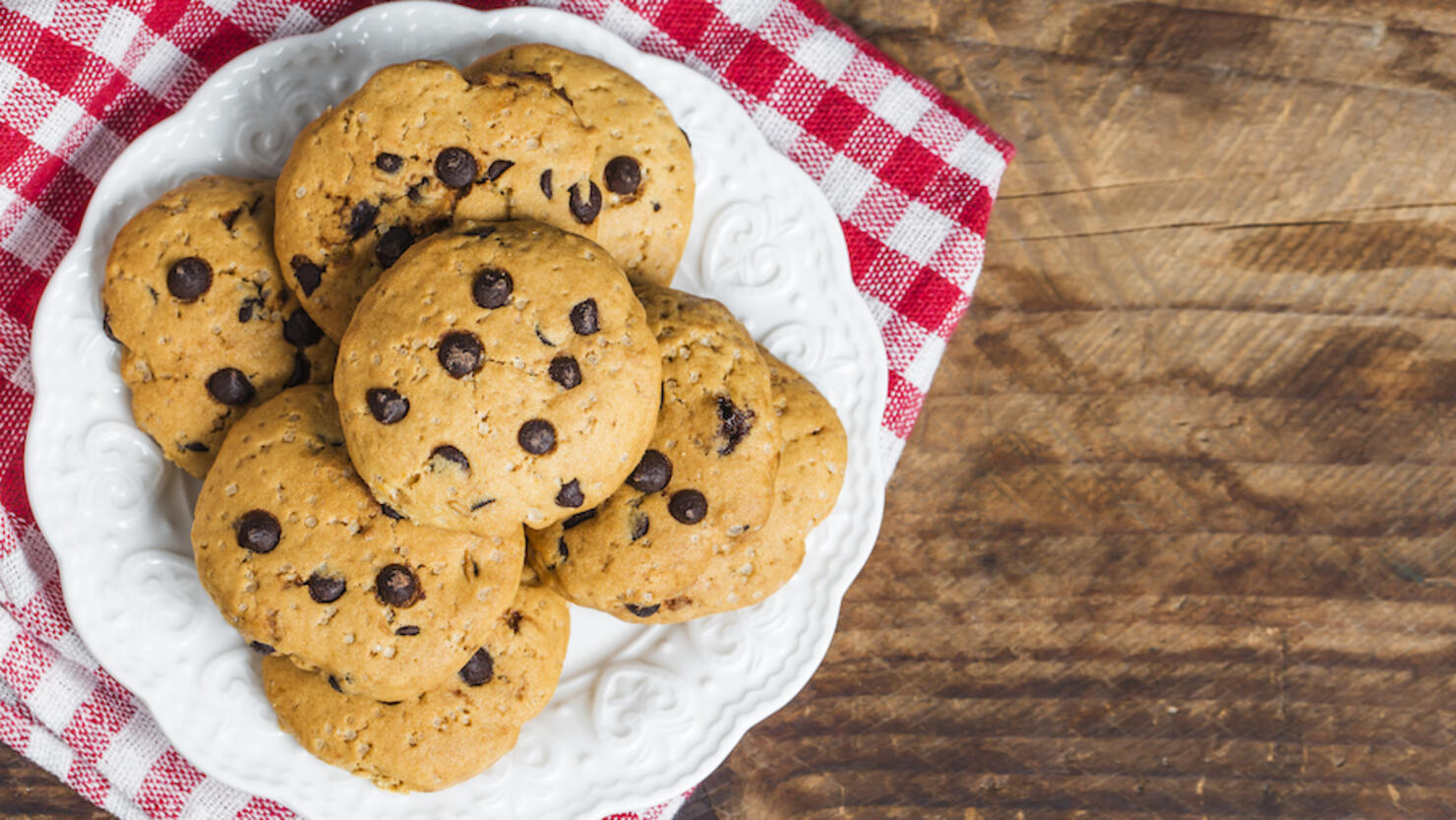 Directly above shot of cookies in plate on table
