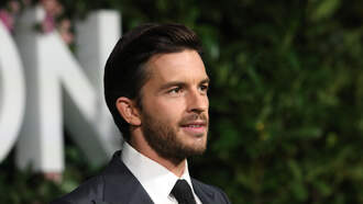 Jonathan Bailey Teases “Bridgerton” Season 4