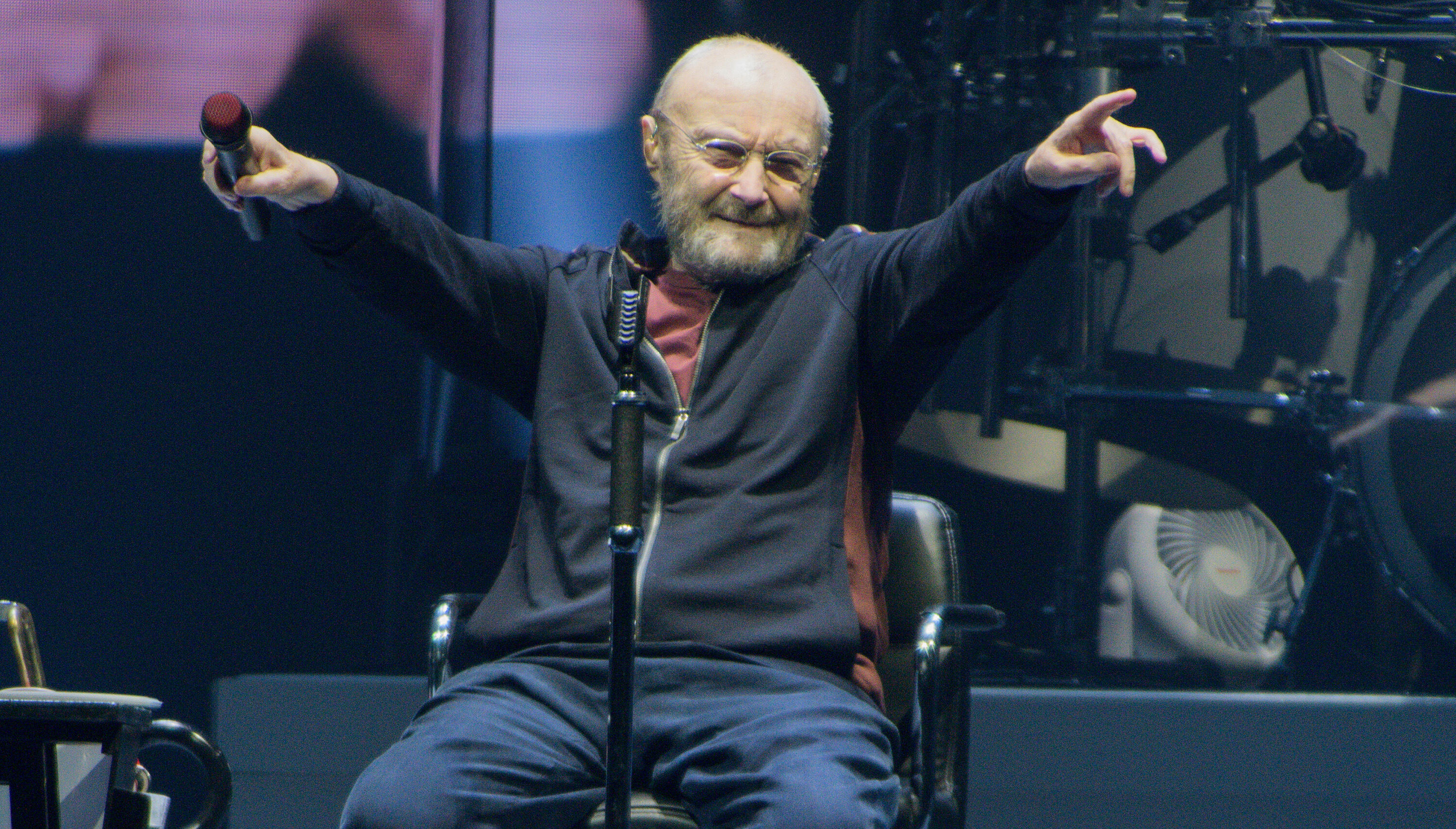 Watch Phil Collins, Genesis Say Goodbye At Final Concert Ever iHeart