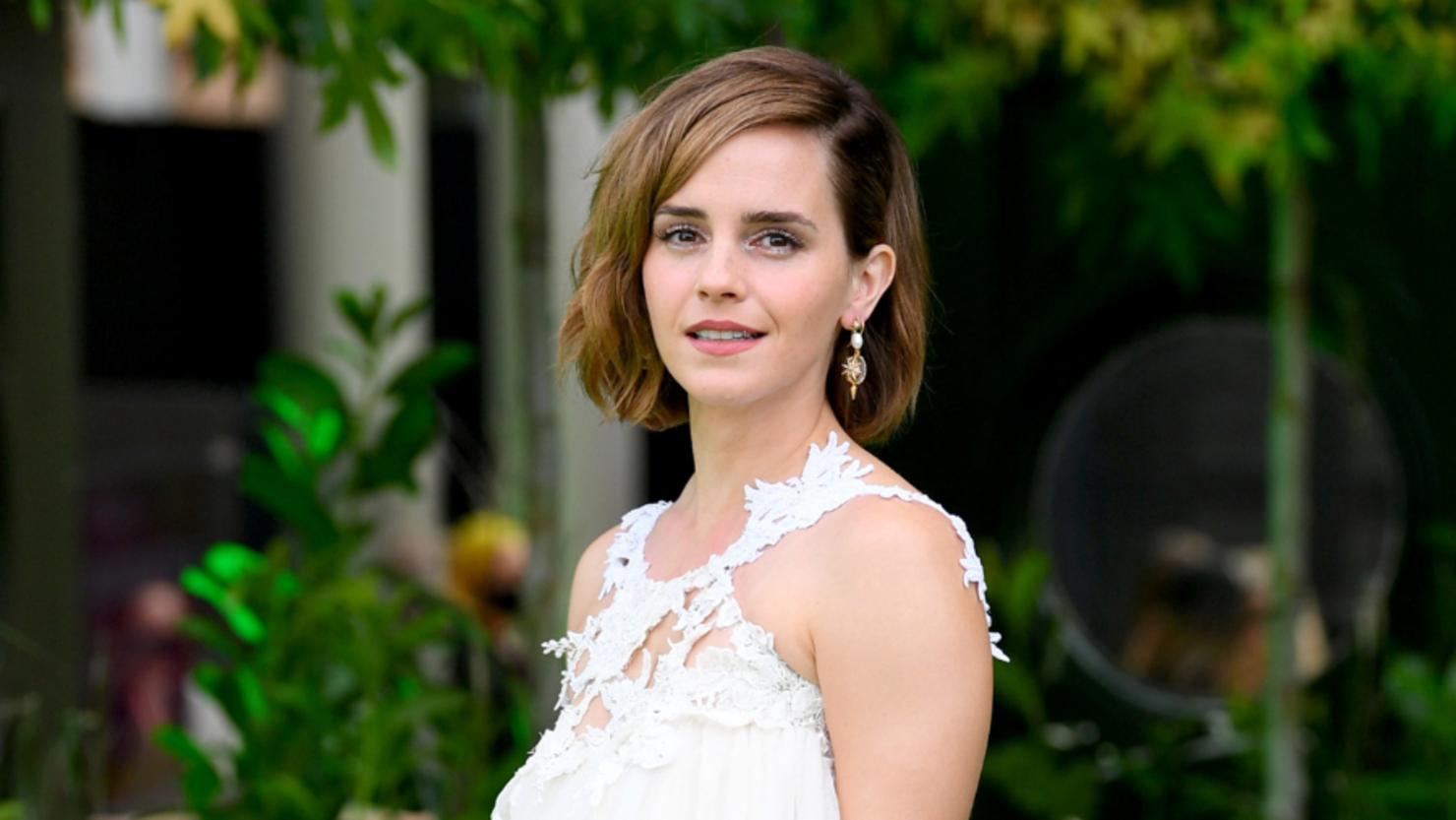 Emma Watson Surprises Theater Students At Texas Middle School | iHeart