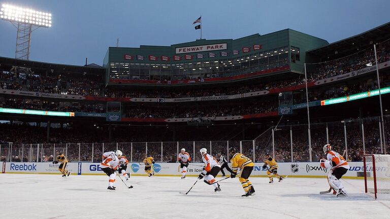 2010 Bridgestone Winter Classic - Philadelphia Flyers v Boston Bruins