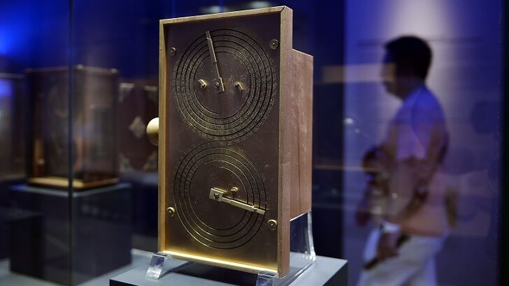 Study Determines 'Start Date' of Antikythera Mechanism?