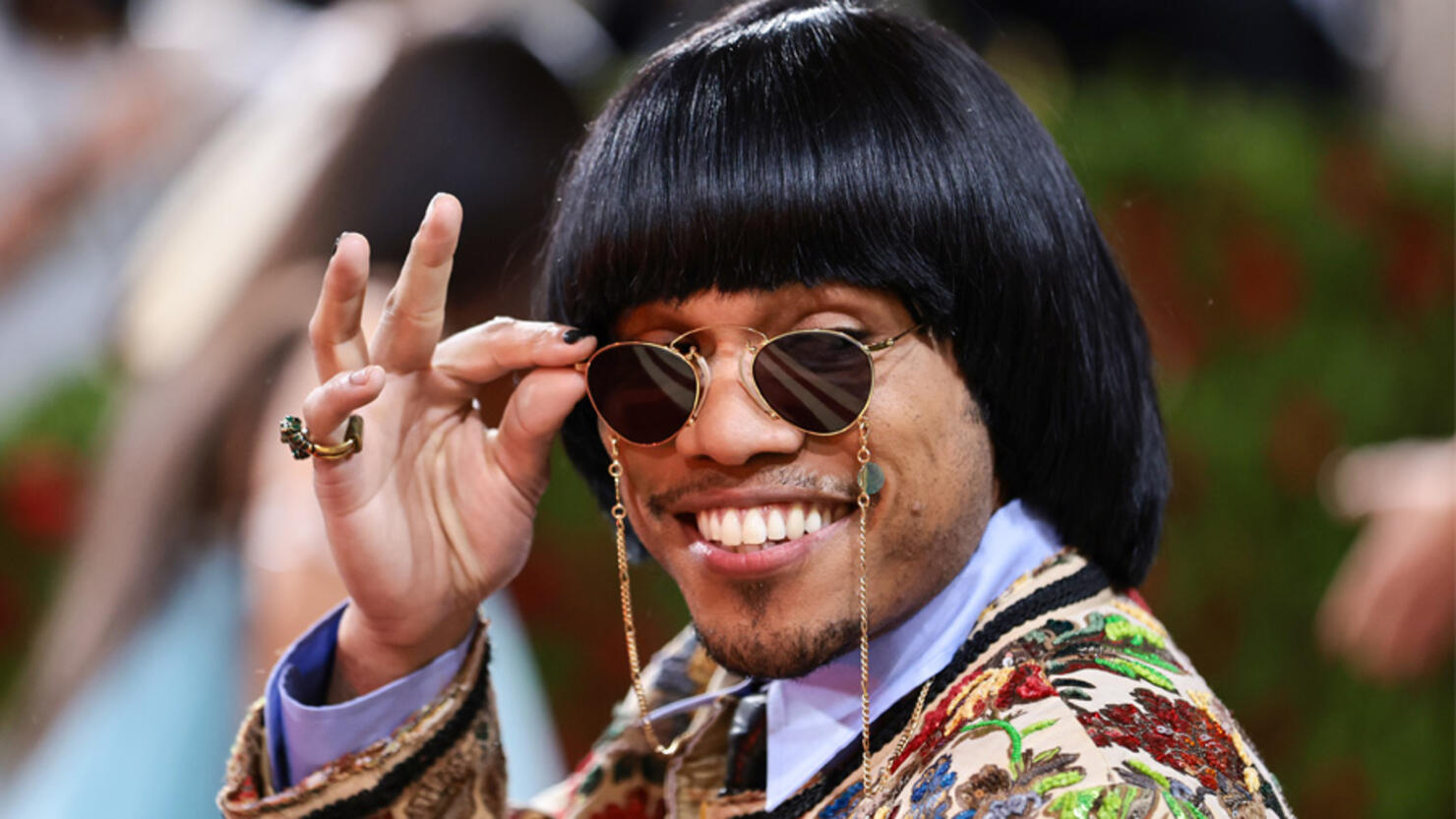 Watch Anderson .Paak Dance His Way Into The 2022 Met Gala iHeart