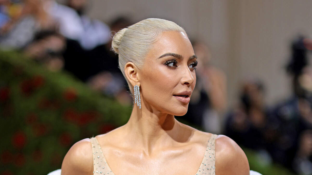 The Controversy Behind Kim Kardashian's Met Gala Diet iHeartRadio Brady