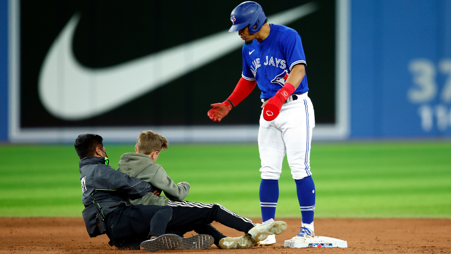 How To Get The Most Bang For Your Buck At A Blue Jays Game After The Rogers  Centre Revamp - Narcity