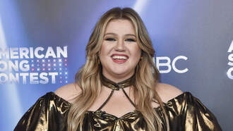 Kelly Clarkson 'Almost Broke Down' From Special Mother's Day Gift