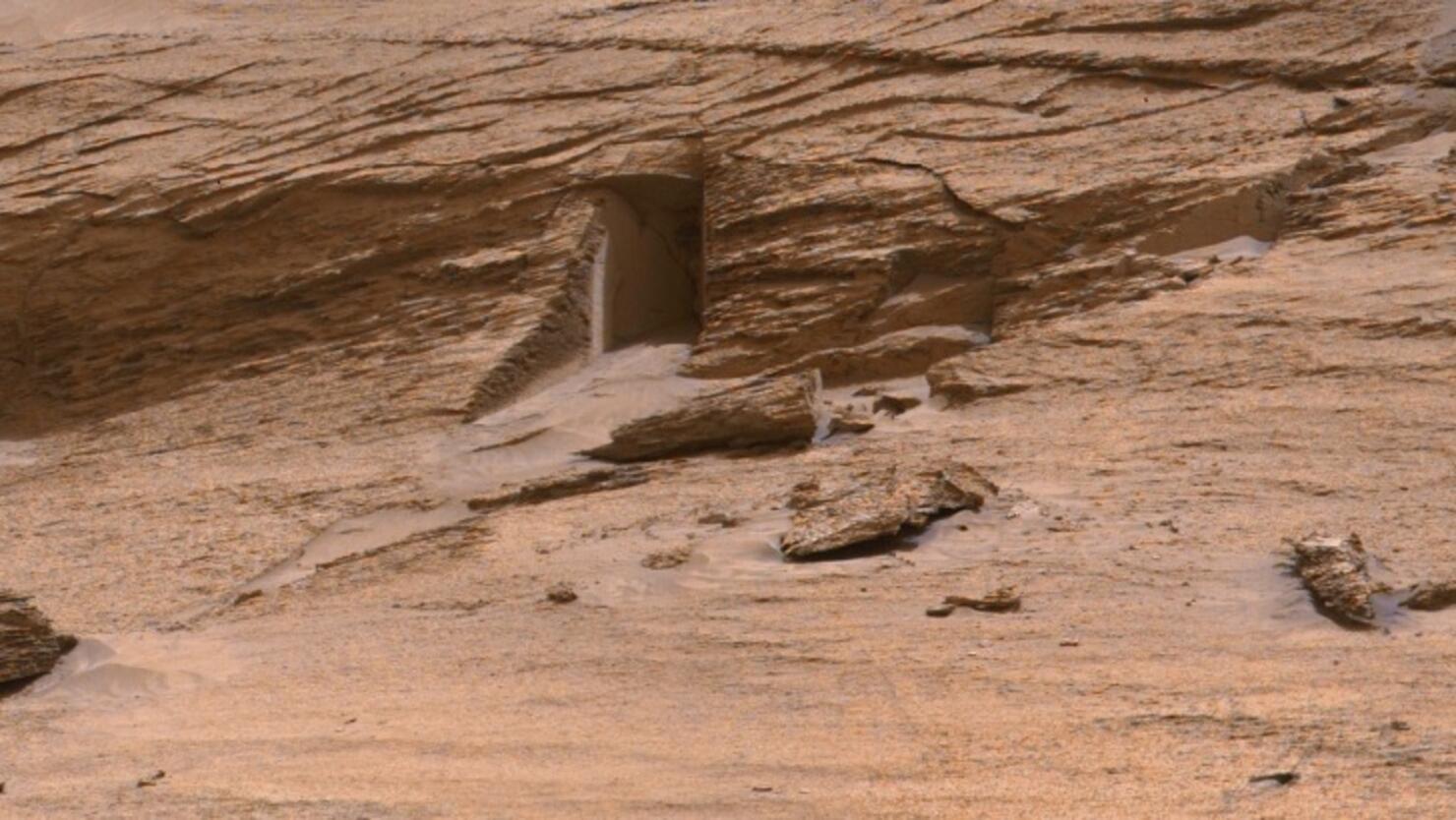 Anomaly Hunters Spot 'Doorway' on Mars iHeart
