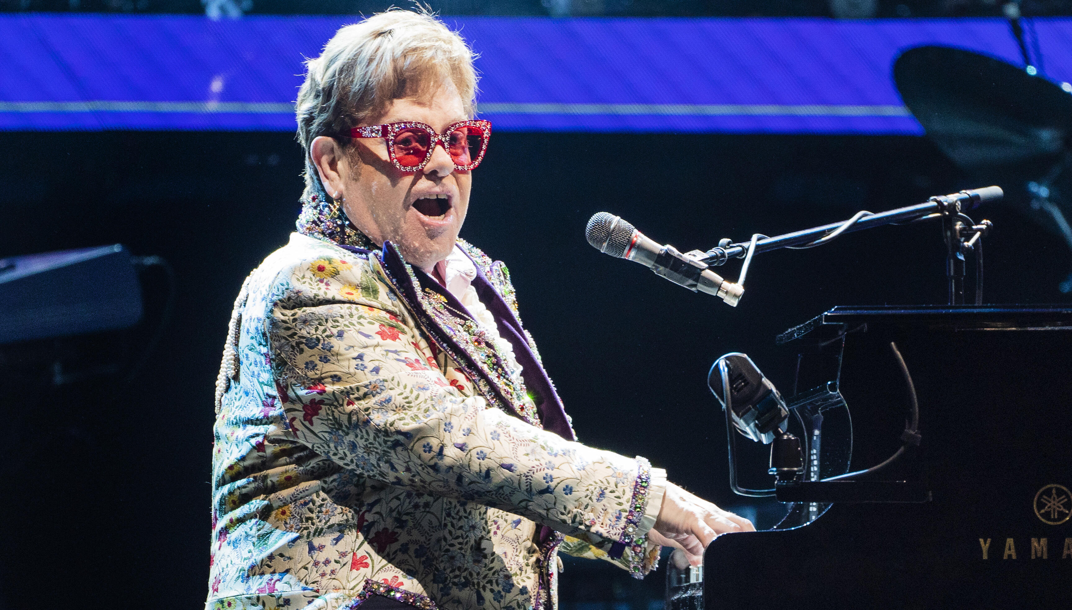 Elton John rockets towards retirement at Dodger Stadium