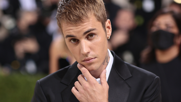 Justin Bieber Happily Shows Off New Addition To His Look