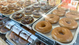 Krispy Kreme Serves Up Free Doughnuts For High School & College Seniors!